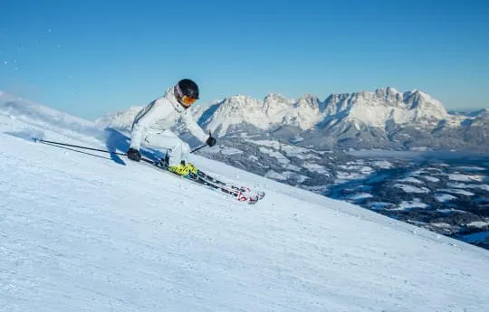 Skifahren-im-Skigebiet-Kitzbuehel
